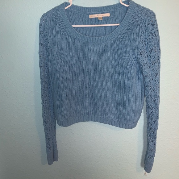 Blue sweater💙🤍 - Picture 1 of 3